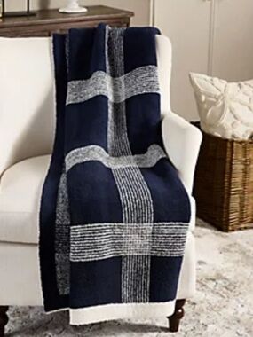 【BRAND NEW】Barefoot Dreams CozyChic Classic Plaid Blanket | Indigo/Cream